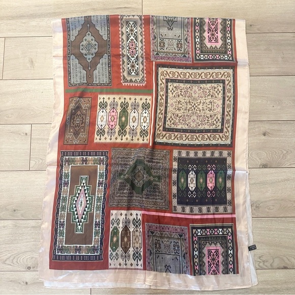 Vintage Silk patterned gorgeous long scarf. - Picture 2 of 5